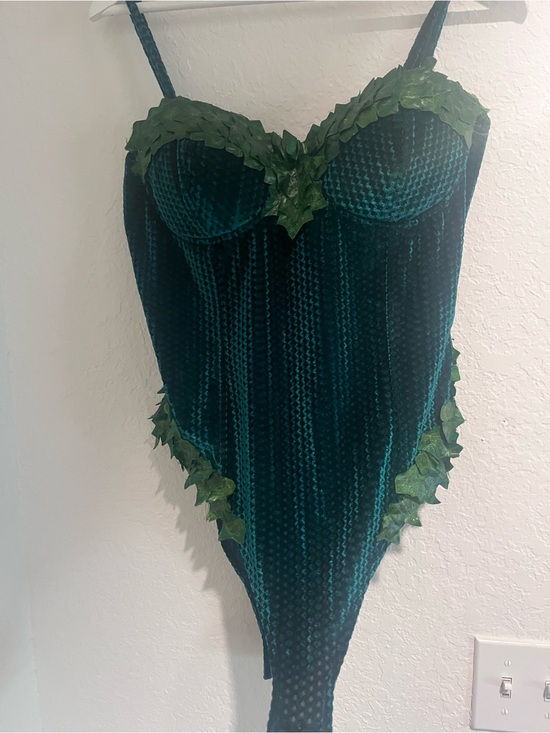 Lulus Other - Custom Green Velvet Leaf-Trim Body Suit